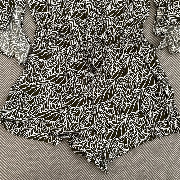 EXPRESS OFF THE SHOULDER ROMPER - Picture 4 of 6